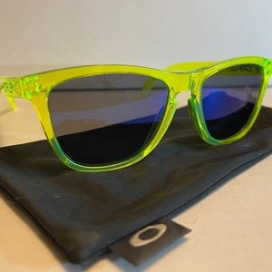Oakley Frogskins Rare Acid Green Sapphire Lenses Sunglasses